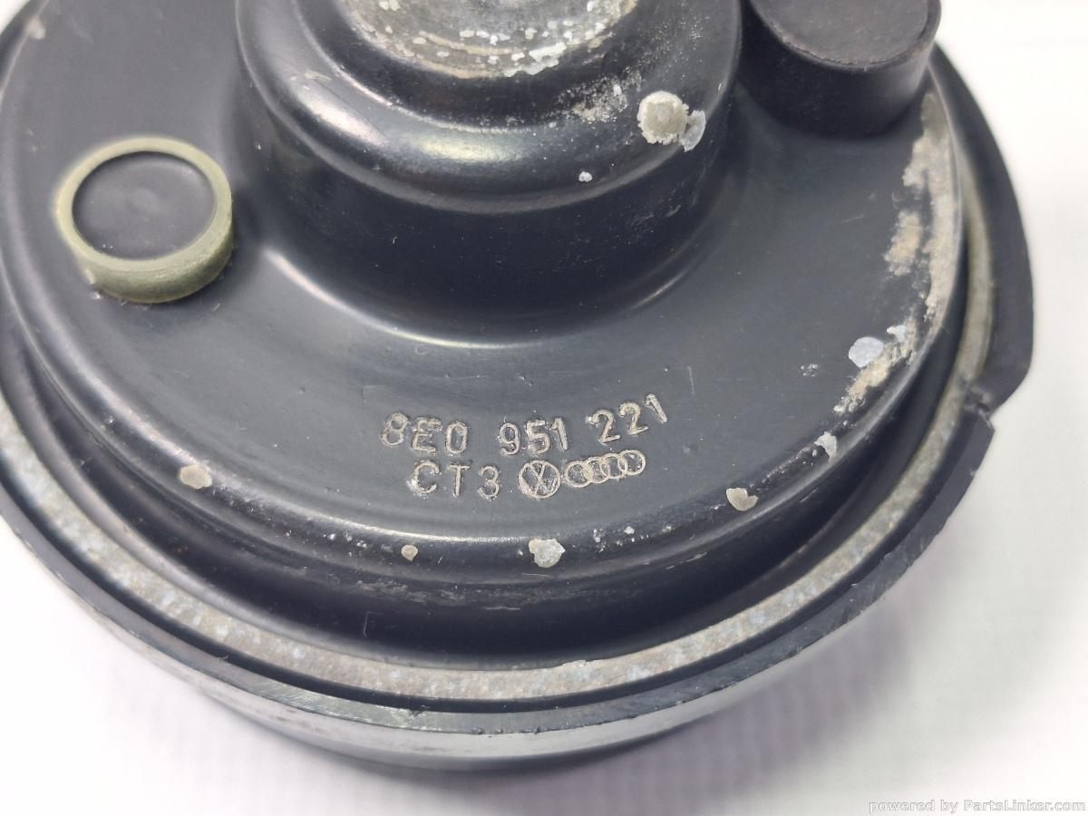 Claxon joase AUDI A4 II (8E2, B6) [ 2000 - 2005 ] 2.0 (ALT) 96KW|130HP OEM 8E0951221
