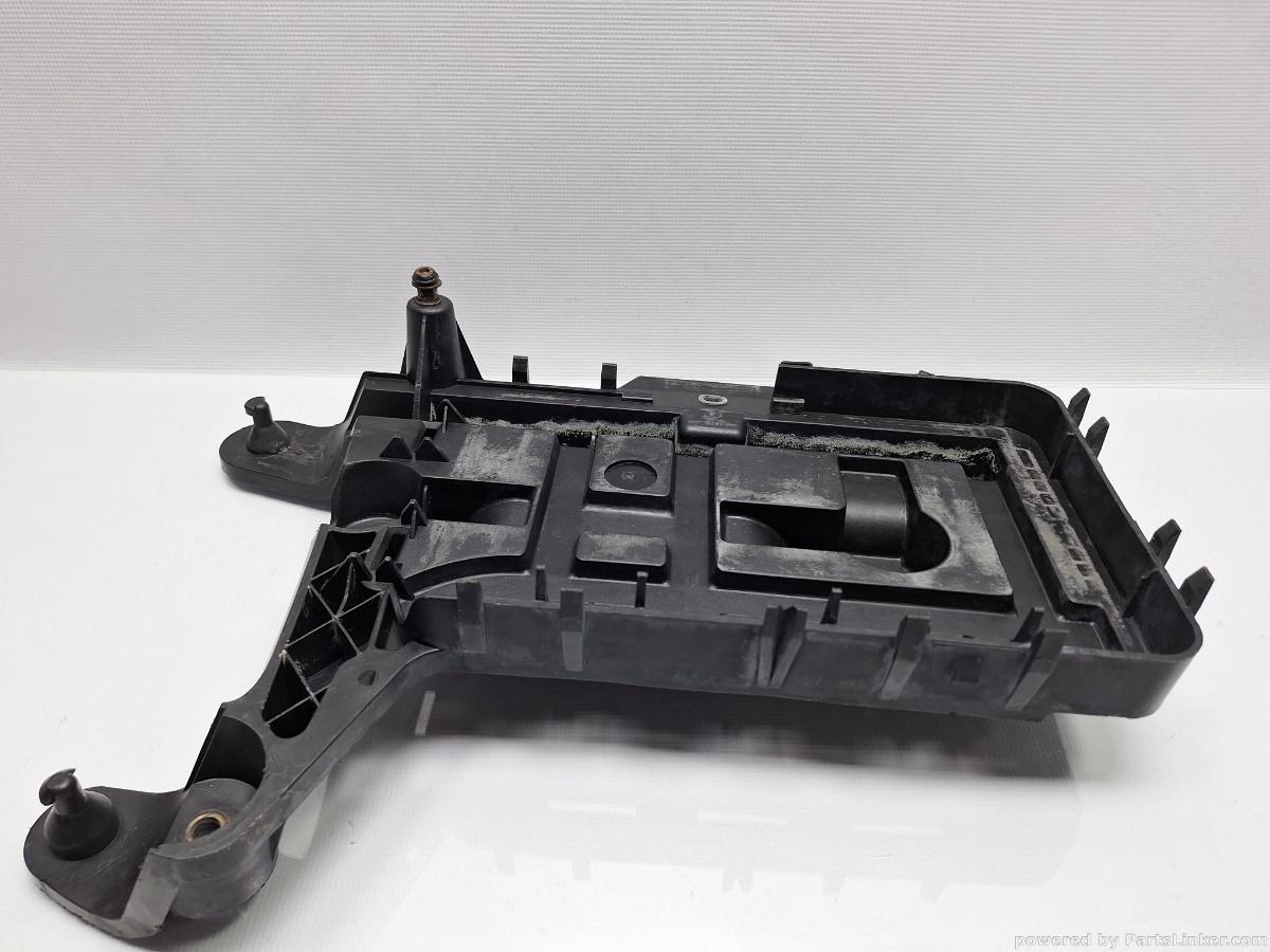 Suport baterie auto VOLKSWAGEN CADDY III Estate (2KB, 2KJ, 2CB, 2CJ) [ 2004 - 2015 ] TDI (BJB, BLS) 77KW|105HP OEM 1K0915333B