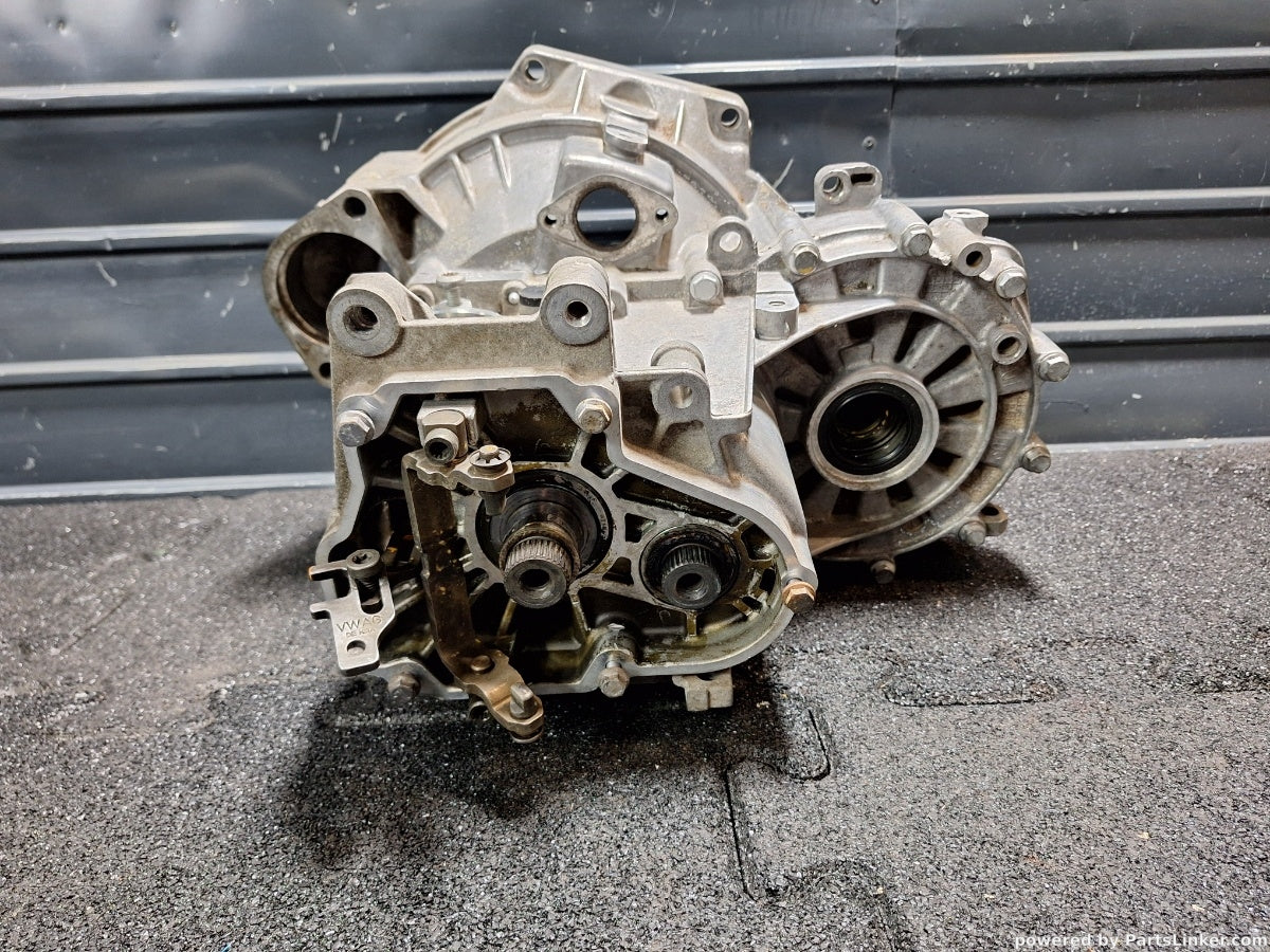 Cutie de viteze defecta VOLKSWAGEN PASSAT Variant (3C5) [ 2005 - 2011 ] TDI (CBDC) 81KW|110HP KJF