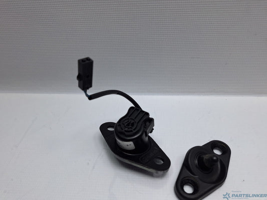 Contact usa culisanta VOLKSWAGEN CADDY III Estate (2KB, 2KJ, 2CB, 2CJ) [ 2004 - 2015 ] TDI (BJB, BLS) 77KW|105HP 2K0843639E