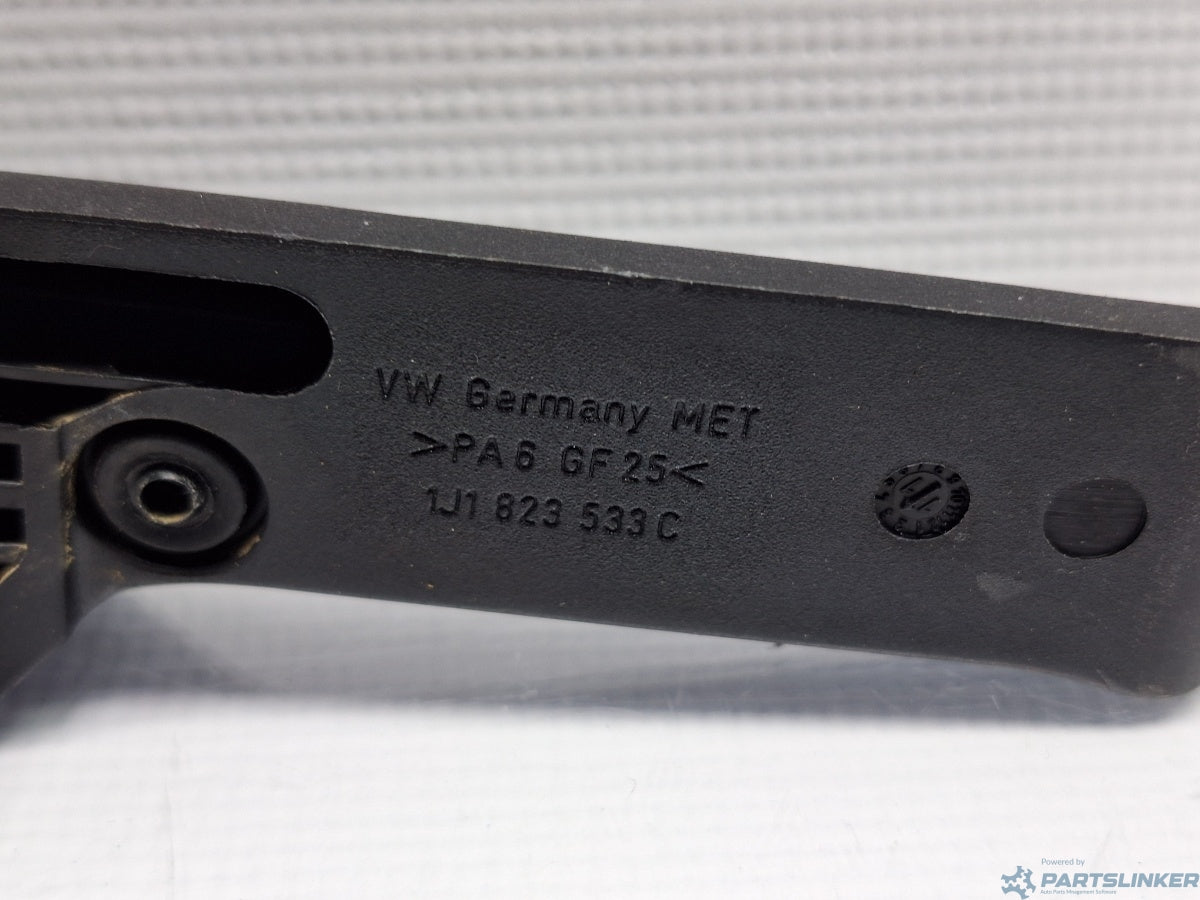 Maner deschidere capota VOLKSWAGEN CADDY III Estate (2KB, 2KJ, 2CB, 2CJ) [ 2004 - 2015 ] TDI (BJB, BLS) 77KW|105HP 1J1823533C