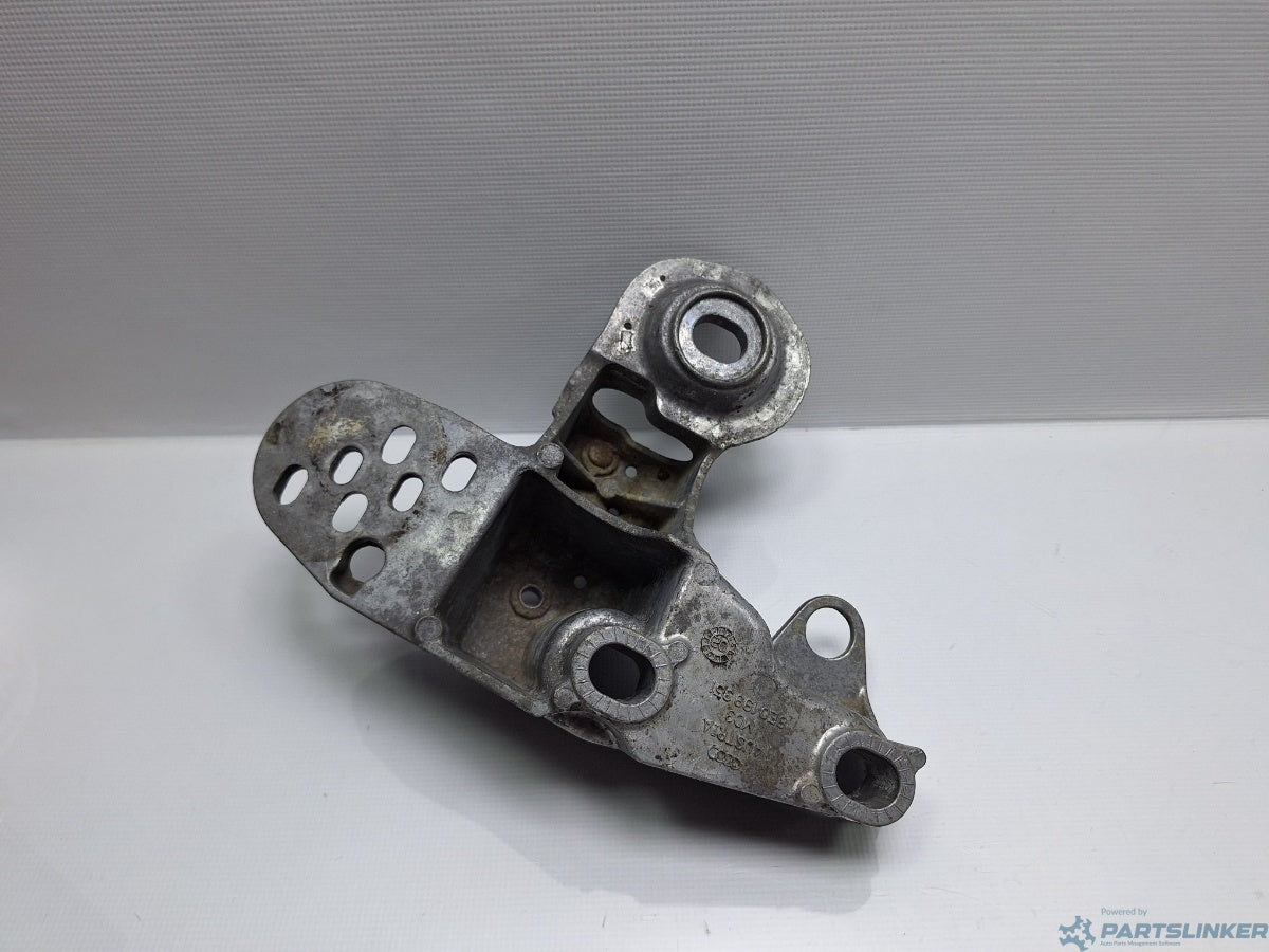 Suport bara stabilizatoare Stanga AUDI A4 III Avant (8ED, B7) [ 2004 - 2008 ] TDI 16V (BLB, BRE) 103KW|140HP 8E0199351