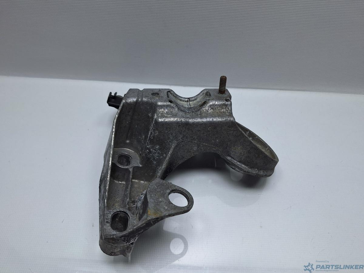 Suport bara stabilizatoare dreapta AUDI A4 III Avant (8ED, B7) [ 2004 - 2008 ] TDI 16V (BLB, BRE) 103KW|140HP OEM 8E0199352F