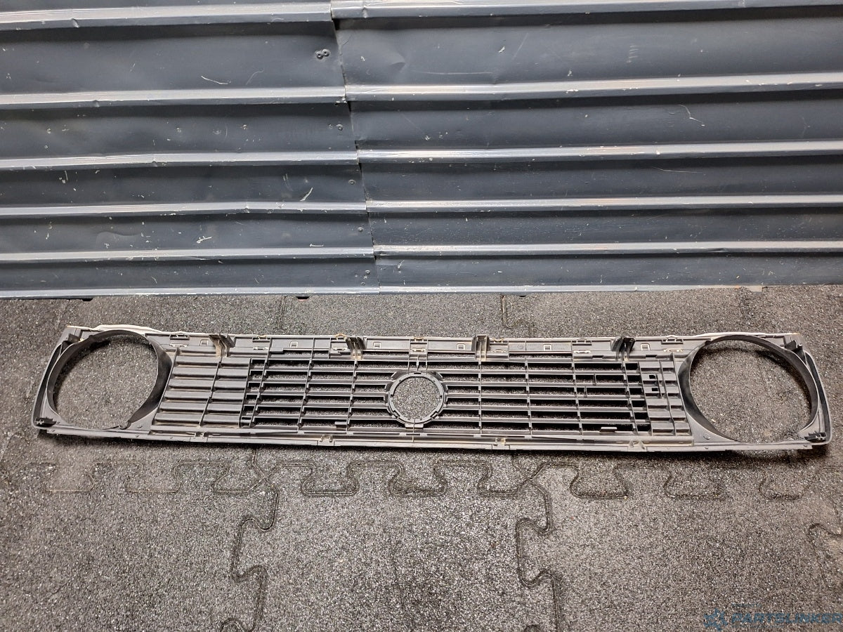 Grila cu semn VOLKSWAGEN GOLF II (19E, 1G1) [ 1983 - 1992 ] 191853653