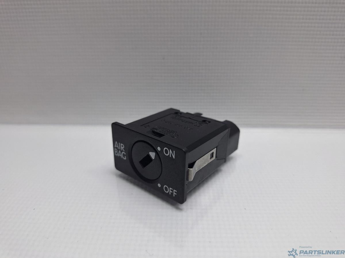 Buton airbag VOLKSWAGEN GOLF VAN VI Variant (AJ5) [ 2009 - 2014 ] 1.6 TDi BlueMotion (CAYC) 77KW|105HP OEM 1K0919237C