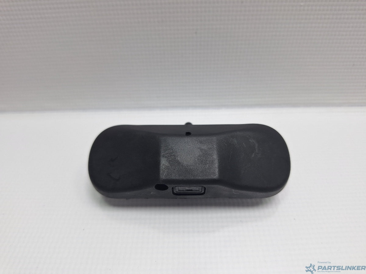 Diuza spalator parbriz VOLKSWAGEN GOLF VAN VI Variant (AJ5) [ 2009 - 2014 ] 1.6 TDi BlueMotion (CAYC) 77KW|105HP 5M0955985C