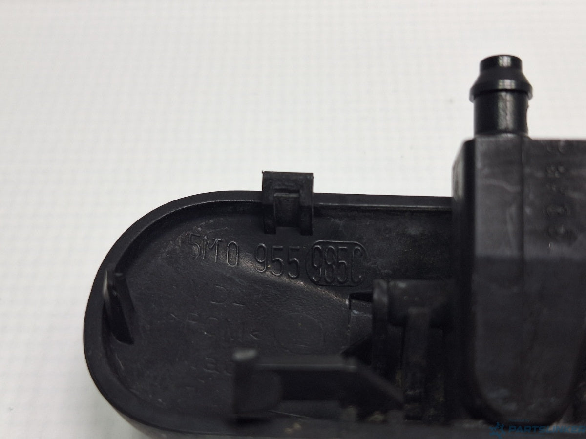 Diuza spalator parbriz VOLKSWAGEN GOLF VAN VI Variant (AJ5) [ 2009 - 2014 ] 1.6 TDi BlueMotion (CAYC) 77KW|105HP 5M0955985C