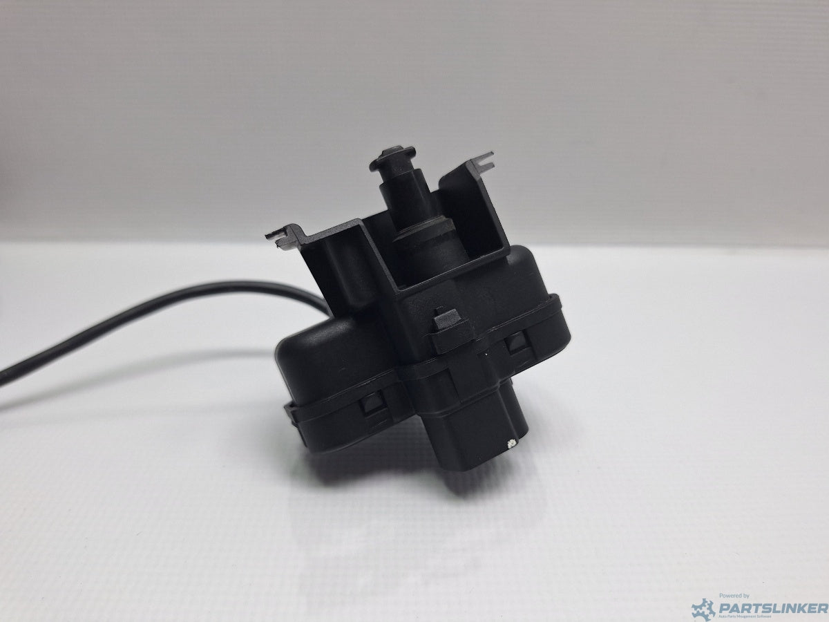 Actuator inchidere centralizata rezervor VOLKSWAGEN GOLF VAN VI Variant (AJ5) [ 2009 - 2014 ] 1.6 TDi BlueMotion (CAYC) 77KW|105HP 5N0810773D