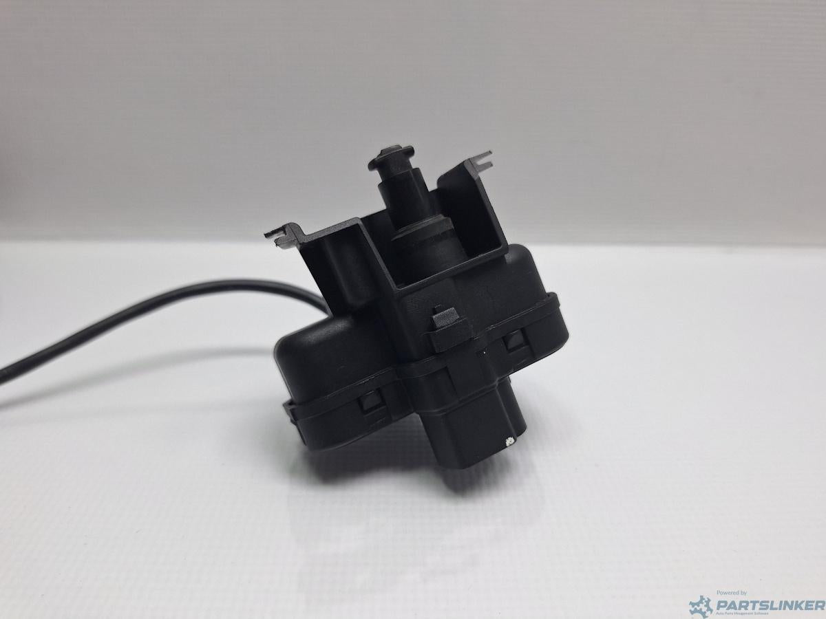 Actuator inchidere centralizata rezervor VOLKSWAGEN GOLF VAN VI Variant (AJ5) [ 2009 - 2014 ] 1.6 TDi BlueMotion (CAYC) 77KW|105HP OEM 5N0810773D