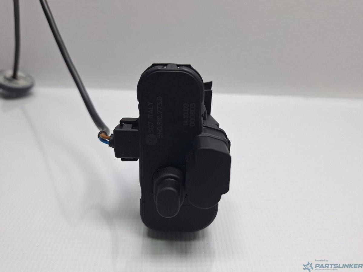 Actuator inchidere centralizata rezervor VOLKSWAGEN GOLF VAN VI Variant (AJ5) [ 2009 - 2014 ] 1.6 TDi BlueMotion (CAYC) 77KW|105HP OEM 5N0810773D