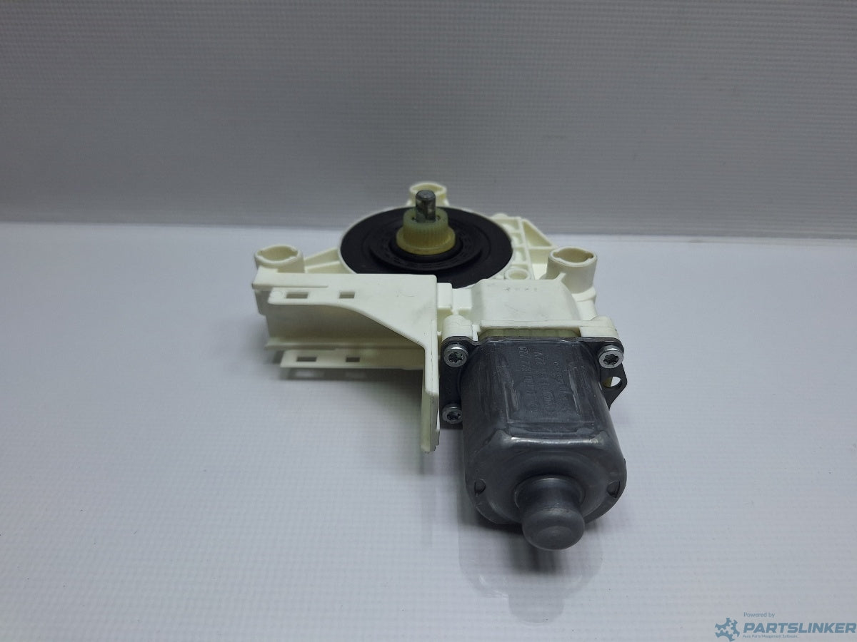 Motoras macara geam dreapta fata VOLKSWAGEN GOLF VAN VI Variant (AJ5) [ 2009 - 2014 ] 1.6 TDi BlueMotion (CAYC) 77KW|105HP 1K5837402AP