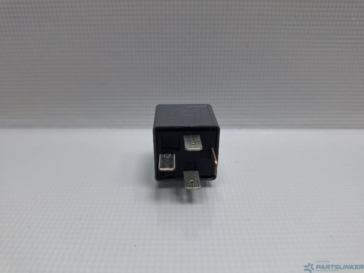 Releu 373 VOLKSWAGEN GOLF VAN VI Variant (AJ5) [ 2009 - 2014 ] 1.6 TDi BlueMotion (CAYC) 77KW|105HP 8D0951253A