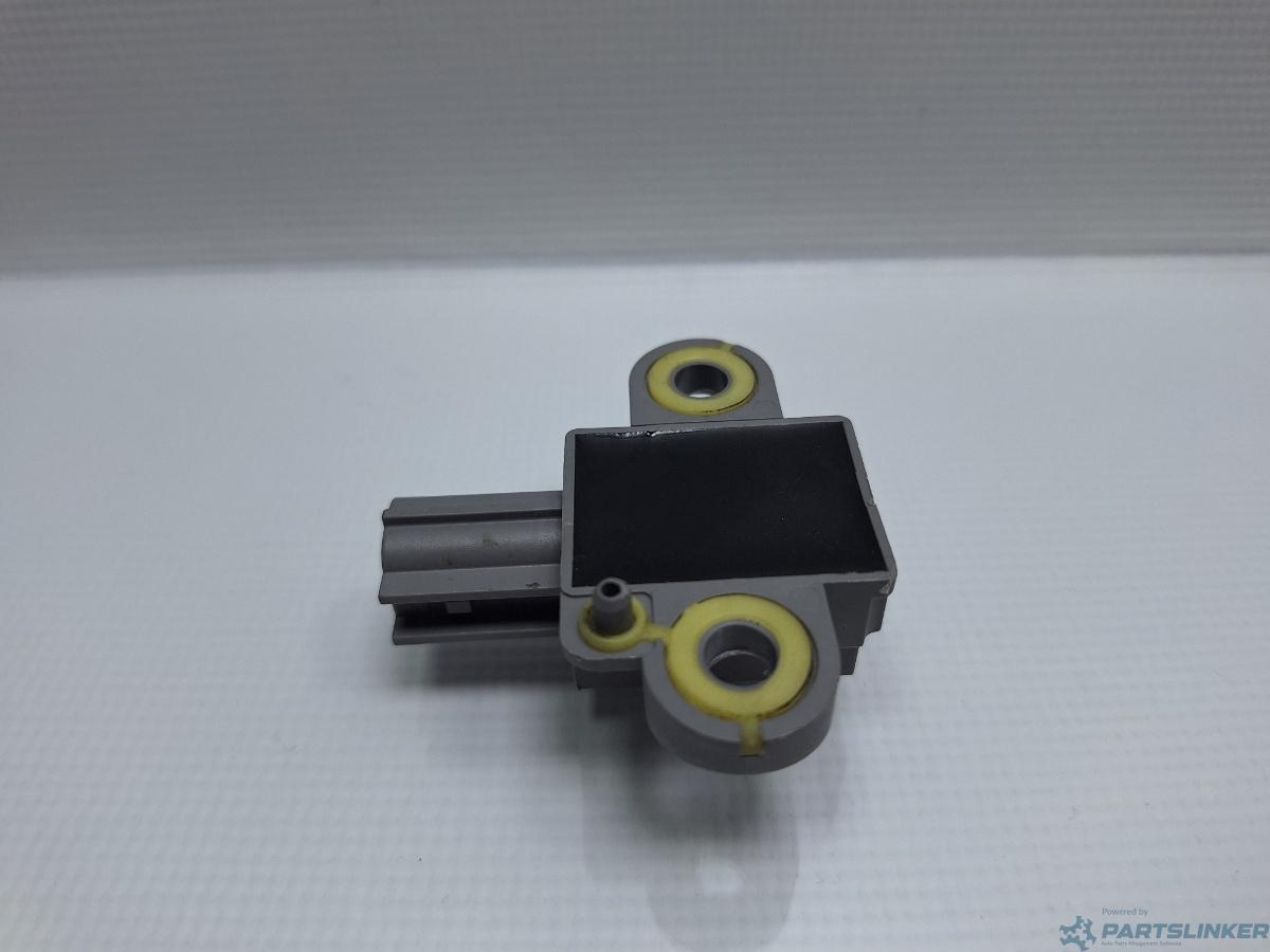 Senzor impact airbag VOLKSWAGEN GOLF VAN VI Variant (AJ5) [ 2009 - 2014 ] 1.6 TDi BlueMotion (CAYC) 77KW|105HP OEM 1KM955557
