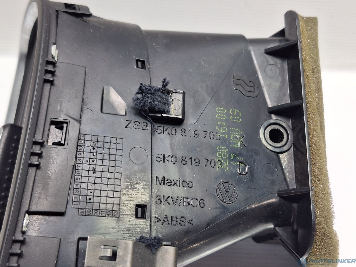 Gura ventilatie bord Stanga VOLKSWAGEN GOLF VAN VI Variant (AJ5) [ 2009 - 2014 ] 1.6 TDi BlueMotion (CAYC) 77KW|105HP 5K0819703K