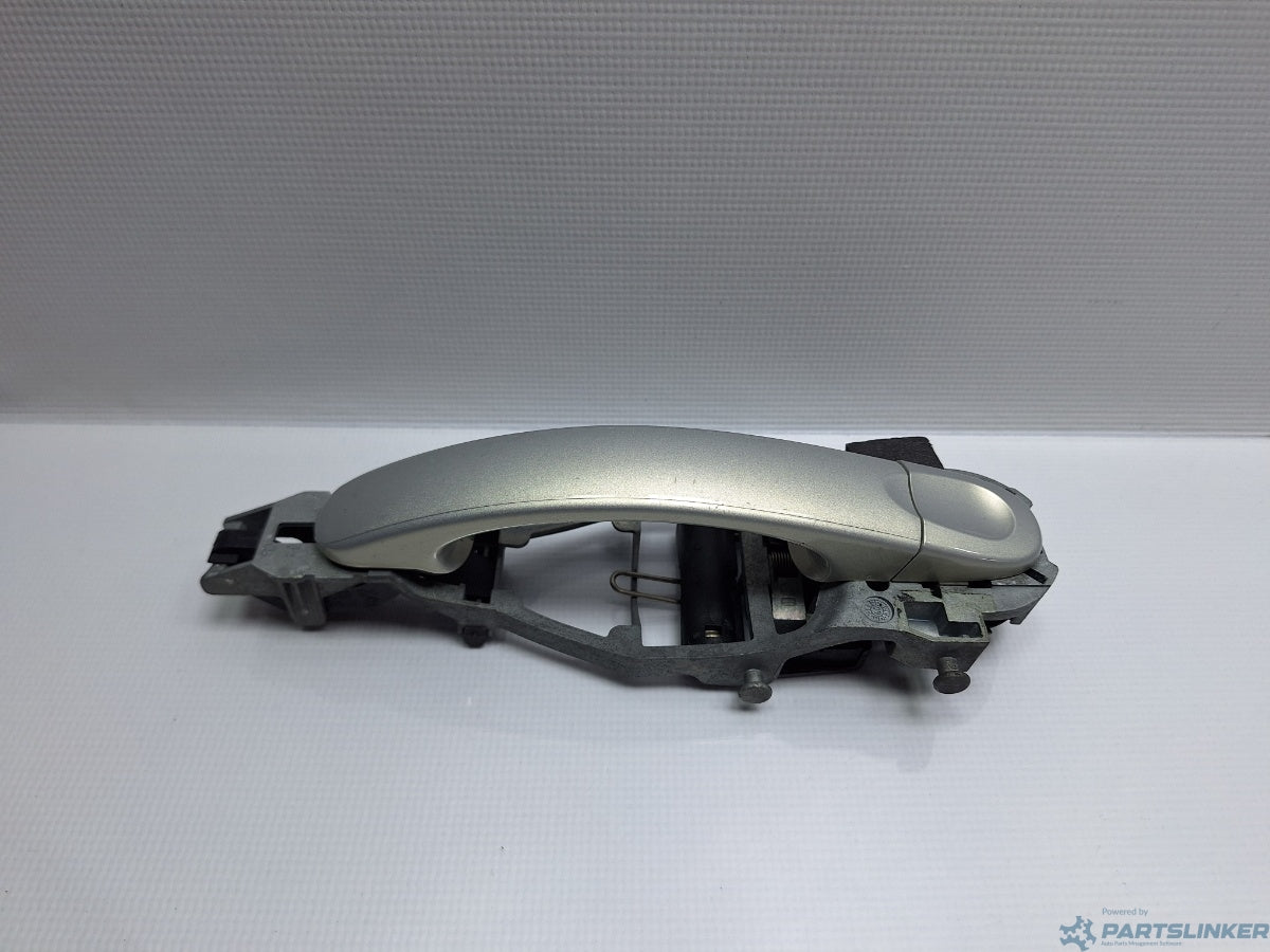 Maner exterior usa Stanga VOLKSWAGEN GOLF VAN VI Variant (AJ5) [ 2009 - 2014 ] 1.6 TDi BlueMotion (CAYC) 77KW|105HP 1K0837885A