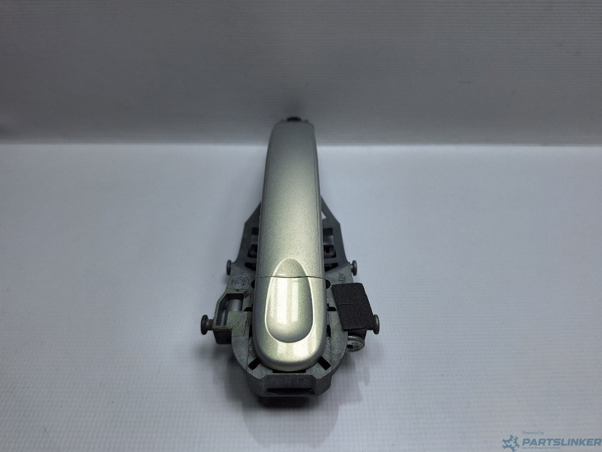 Maner exterior usa Stanga VOLKSWAGEN GOLF VAN VI Variant (AJ5) [ 2009 - 2014 ] 1.6 TDi BlueMotion (CAYC) 77KW|105HP 1K0837885A