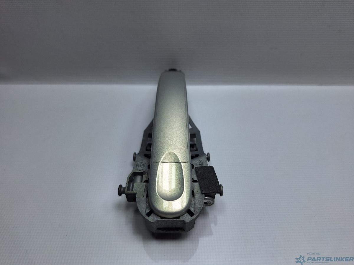 Maner exterior usa Stanga VOLKSWAGEN GOLF VAN VI Variant (AJ5) [ 2009 - 2014 ] 1.6 TDi BlueMotion (CAYC) 77KW|105HP OEM 1K0837885A