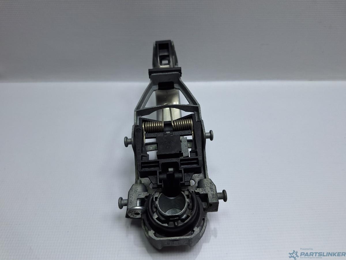Maner exterior usa Stanga VOLKSWAGEN GOLF VAN VI Variant (AJ5) [ 2009 - 2014 ] 1.6 TDi BlueMotion (CAYC) 77KW|105HP OEM 1K0837885A