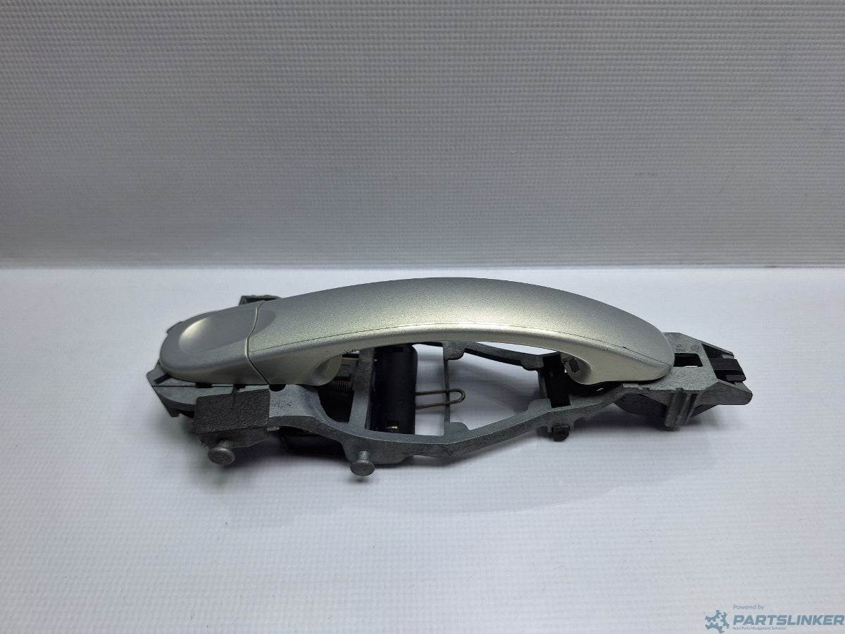 Maner exterior usa Stanga VOLKSWAGEN GOLF VAN VI Variant (AJ5) [ 2009 - 2014 ] 1.6 TDi BlueMotion (CAYC) 77KW|105HP 1K0837885A