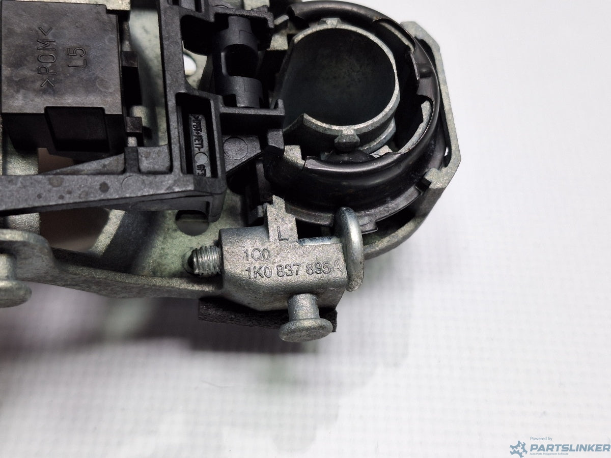 Maner exterior usa Stanga VOLKSWAGEN GOLF VAN VI Variant (AJ5) [ 2009 - 2014 ] 1.6 TDi BlueMotion (CAYC) 77KW|105HP 1K0837885A