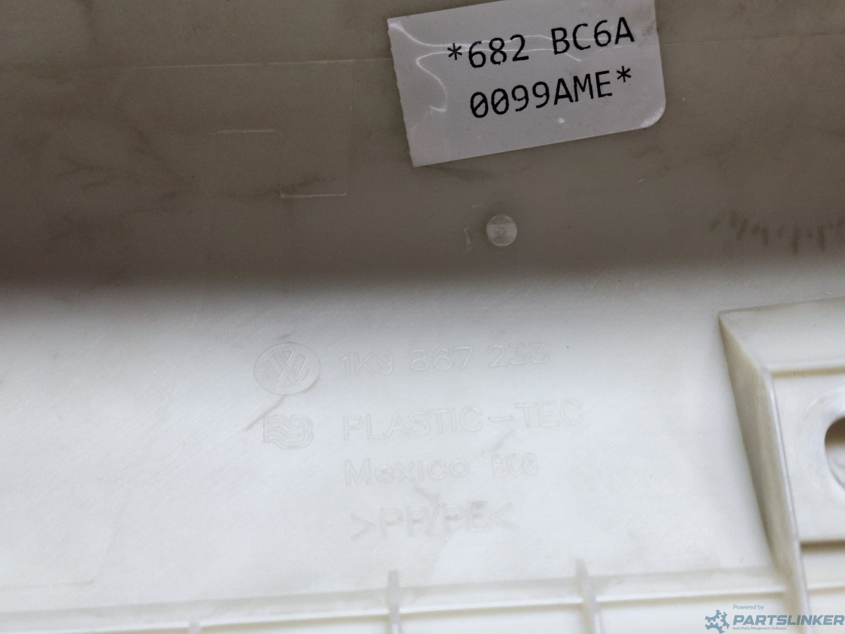 Ornament stalp parbriz Stanga VOLKSWAGEN GOLF VAN VI Variant (AJ5) [ 2009 - 2014 ] 1.6 TDi BlueMotion (CAYC) 77KW|105HP 1K9867233