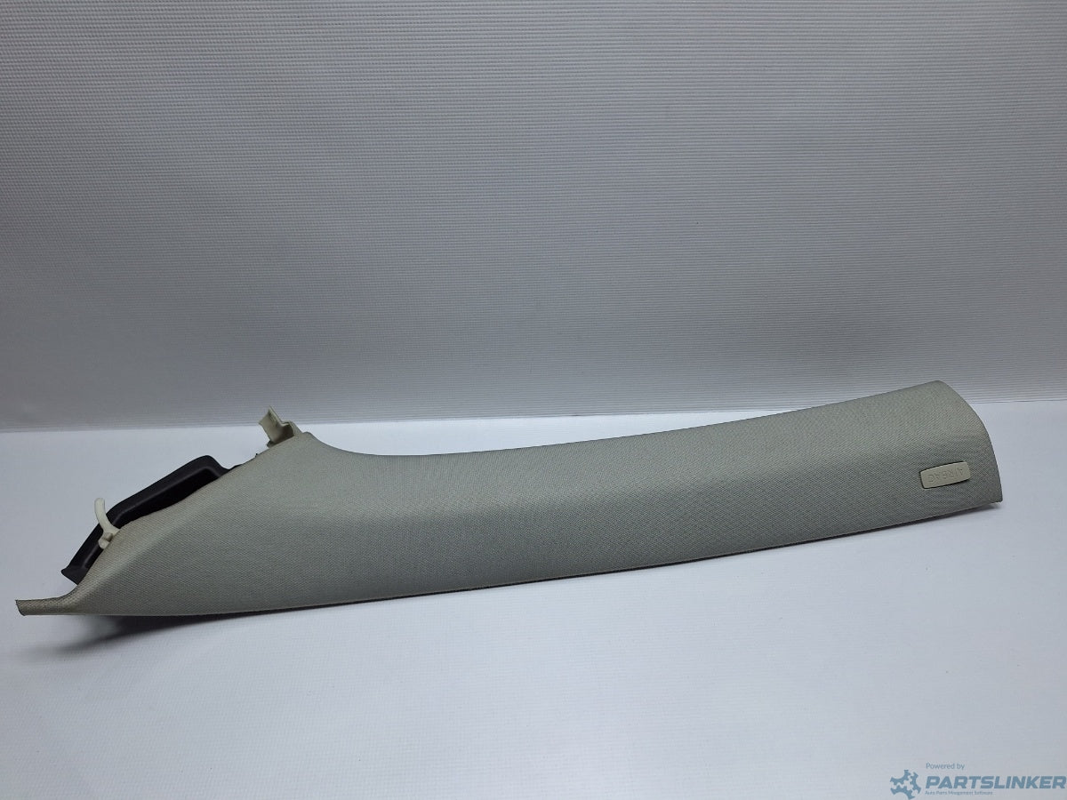 Ornament stalp parbriz Stanga VOLKSWAGEN GOLF VAN VI Variant (AJ5) [ 2009 - 2014 ] 1.6 TDi BlueMotion (CAYC) 77KW|105HP 1K9867233