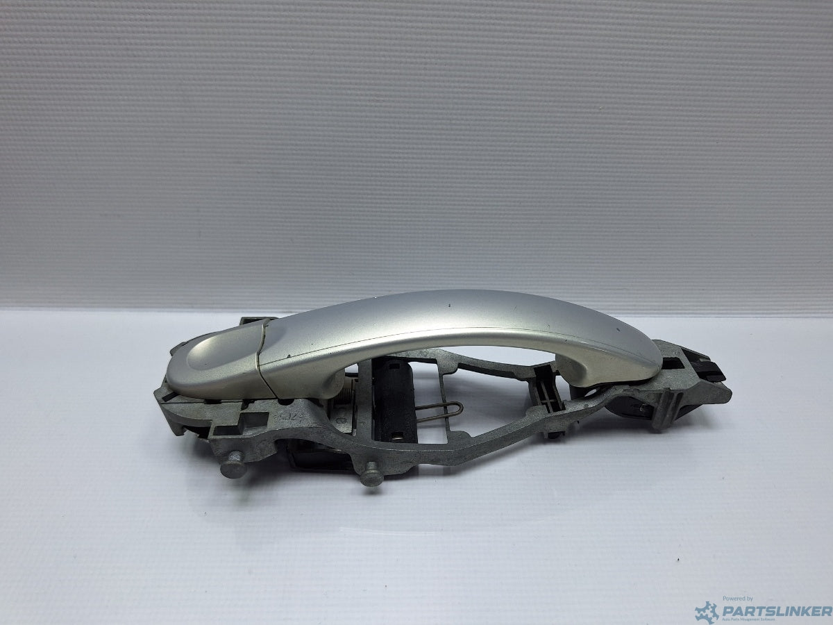 Maner exterior usa dreapta VOLKSWAGEN GOLF VAN VI Variant (AJ5) [ 2009 - 2014 ] 1.6 TDi BlueMotion (CAYC) 77KW|105HP 1K0837866A