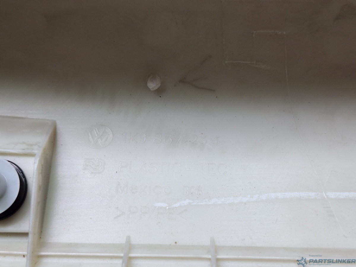 Ornament stalp parbriz dreapta VOLKSWAGEN GOLF VAN VI Variant (AJ5) [ 2009 - 2014 ] 1.6 TDi BlueMotion (CAYC) 77KW|105HP 1K9867234