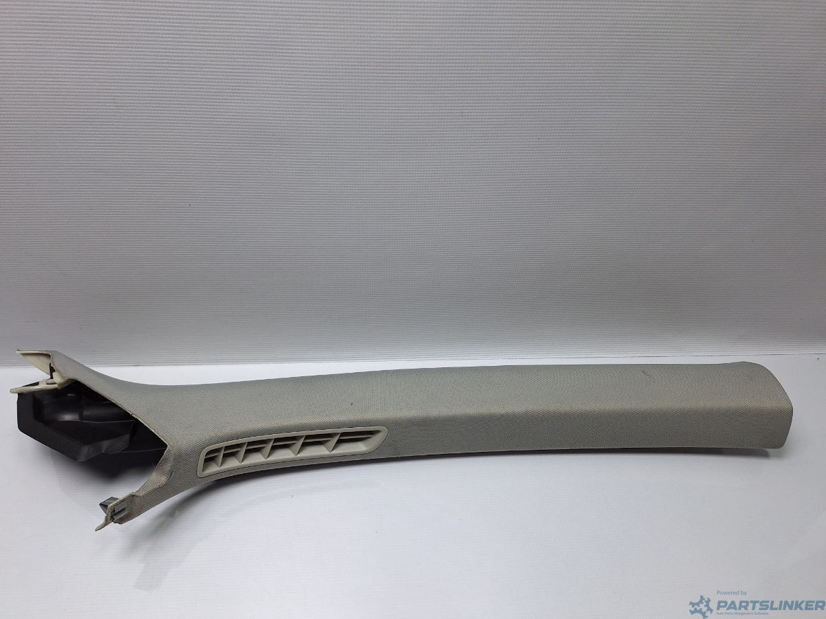 Ornament stalp parbriz dreapta VOLKSWAGEN GOLF VAN VI Variant (AJ5) [ 2009 - 2014 ] 1.6 TDi BlueMotion (CAYC) 77KW|105HP 1K9867234