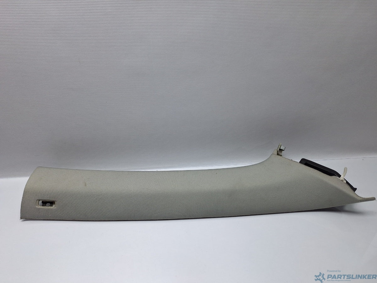 Ornament stalp parbriz dreapta VOLKSWAGEN GOLF VAN VI Variant (AJ5) [ 2009 - 2014 ] 1.6 TDi BlueMotion (CAYC) 77KW|105HP 1K9867234