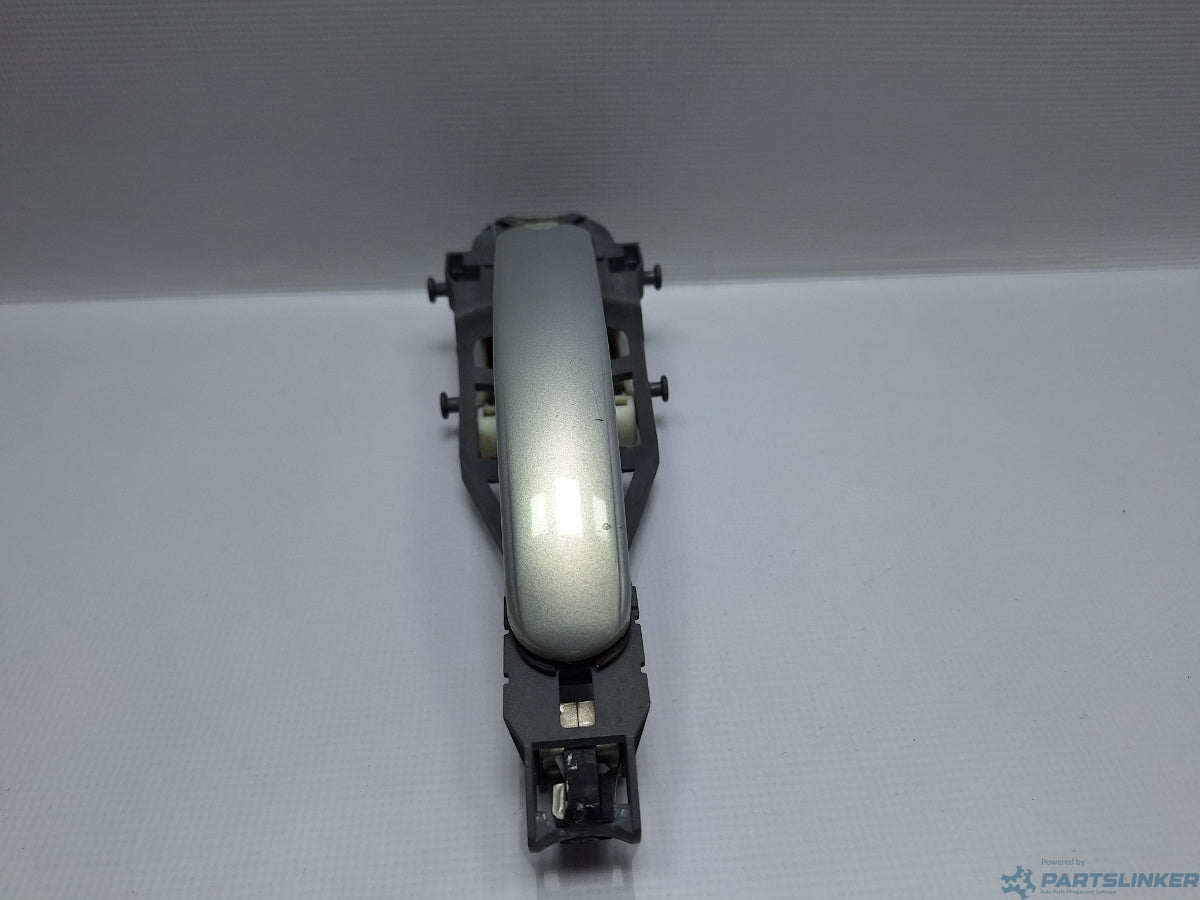 Maner exterior usa dreapta VOLKSWAGEN GOLF VAN VI Variant (AJ5) [ 2009 - 2014 ] 1.6 TDi BlueMotion (CAYC) 77KW|105HP 1K0837886A