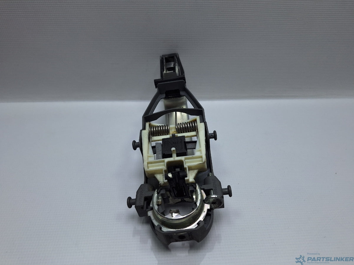 Maner exterior usa dreapta VOLKSWAGEN GOLF VAN VI Variant (AJ5) [ 2009 - 2014 ] 1.6 TDi BlueMotion (CAYC) 77KW|105HP 1K0837886A