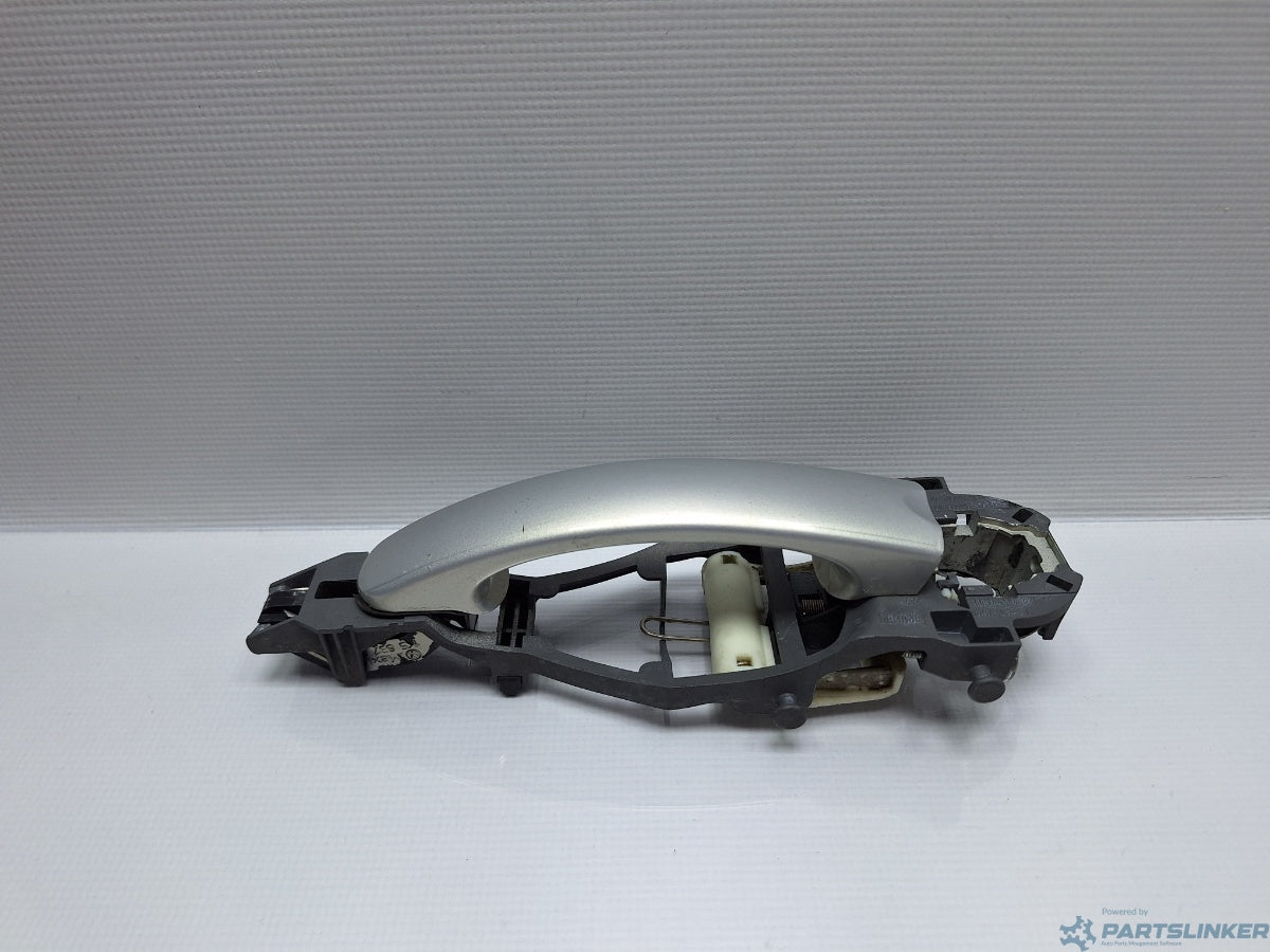 Maner exterior usa dreapta VOLKSWAGEN GOLF VAN VI Variant (AJ5) [ 2009 - 2014 ] 1.6 TDi BlueMotion (CAYC) 77KW|105HP 1K0837886A