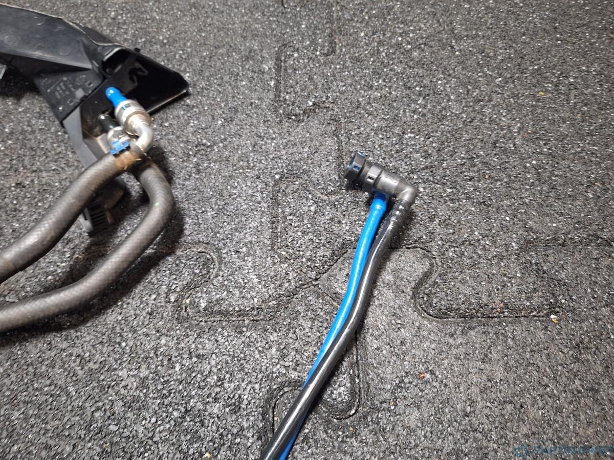 Conducte combustibil VOLKSWAGEN GOLF VAN VI Variant (AJ5) [ 2009 - 2014 ] 1.6 TDi BlueMotion (CAYC) 77KW|105HP OEM 1K0200059BB , 1K0130295AB