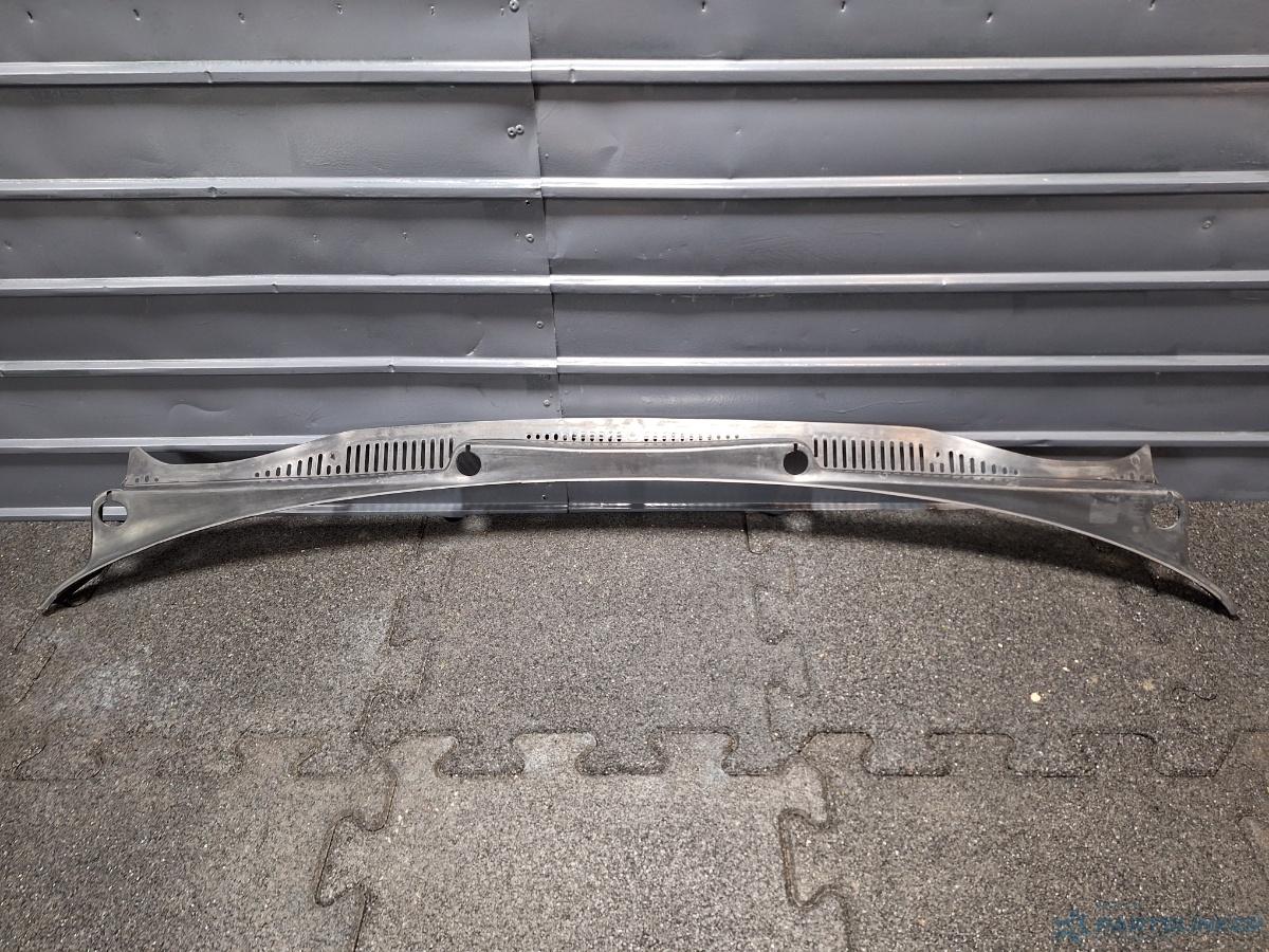 Grila stergatoare VOLKSWAGEN CADDY III Estate (2KB, 2KJ, 2CB, 2CJ) [ 2004 - 2015 ] TDI (BJB, BLS) 77KW|105HP OEM 2K0819403
