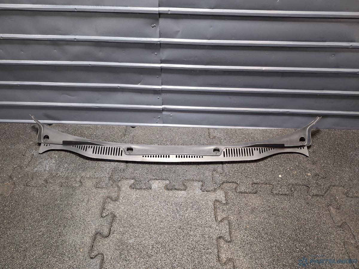 Grila stergatoare VOLKSWAGEN CADDY III Estate (2KB, 2KJ, 2CB, 2CJ) [ 2004 - 2015 ] TDI (BJB, BLS) 77KW|105HP OEM 2K0819403