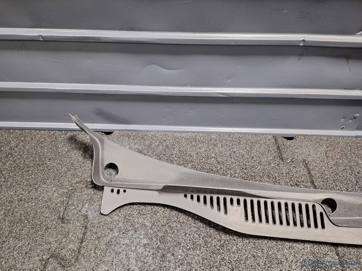 Grila stergatoare VOLKSWAGEN CADDY III Estate (2KB, 2KJ, 2CB, 2CJ) [ 2004 - 2015 ] TDI (BJB, BLS) 77KW|105HP OEM 2K0819403