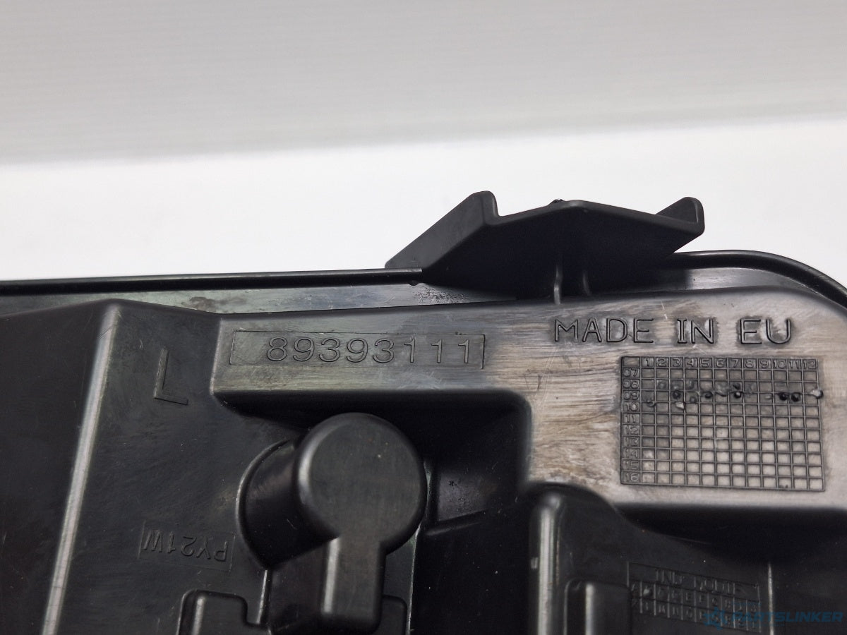 Soclu stop Stanga AUDI A6/S6 III Saloon (4F2, C6) [ 2004 - 2011 ] TDI (CAHA) 125KW|170HP 89393111