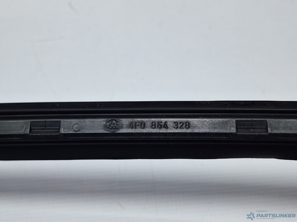Cheder parbriz dreapta AUDI A6/S6 III Saloon (4F2, C6) [ 2004 - 2011 ] TDI (CAHA) 125KW|170HP 4F0854328