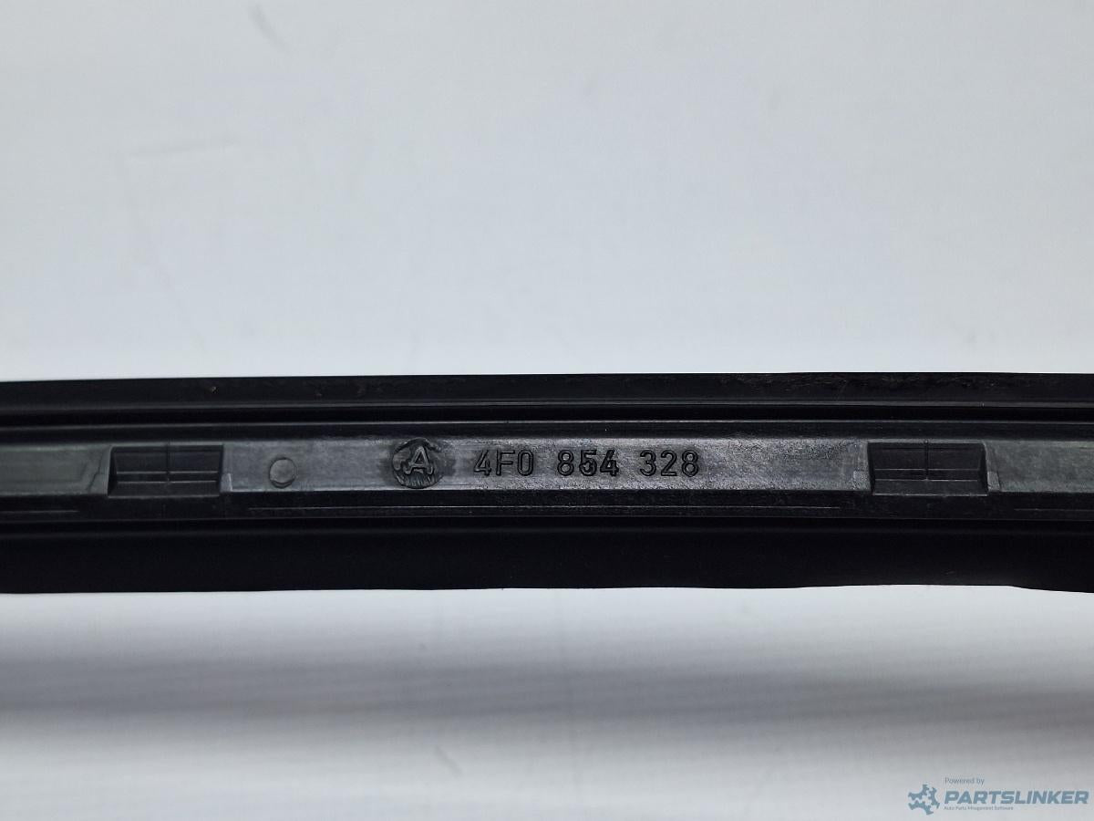 Cheder parbriz dreapta AUDI A6/S6 III Saloon (4F2, C6) [ 2004 - 2011 ] TDI (CAHA) 125KW|170HP OEM 4F0854328
