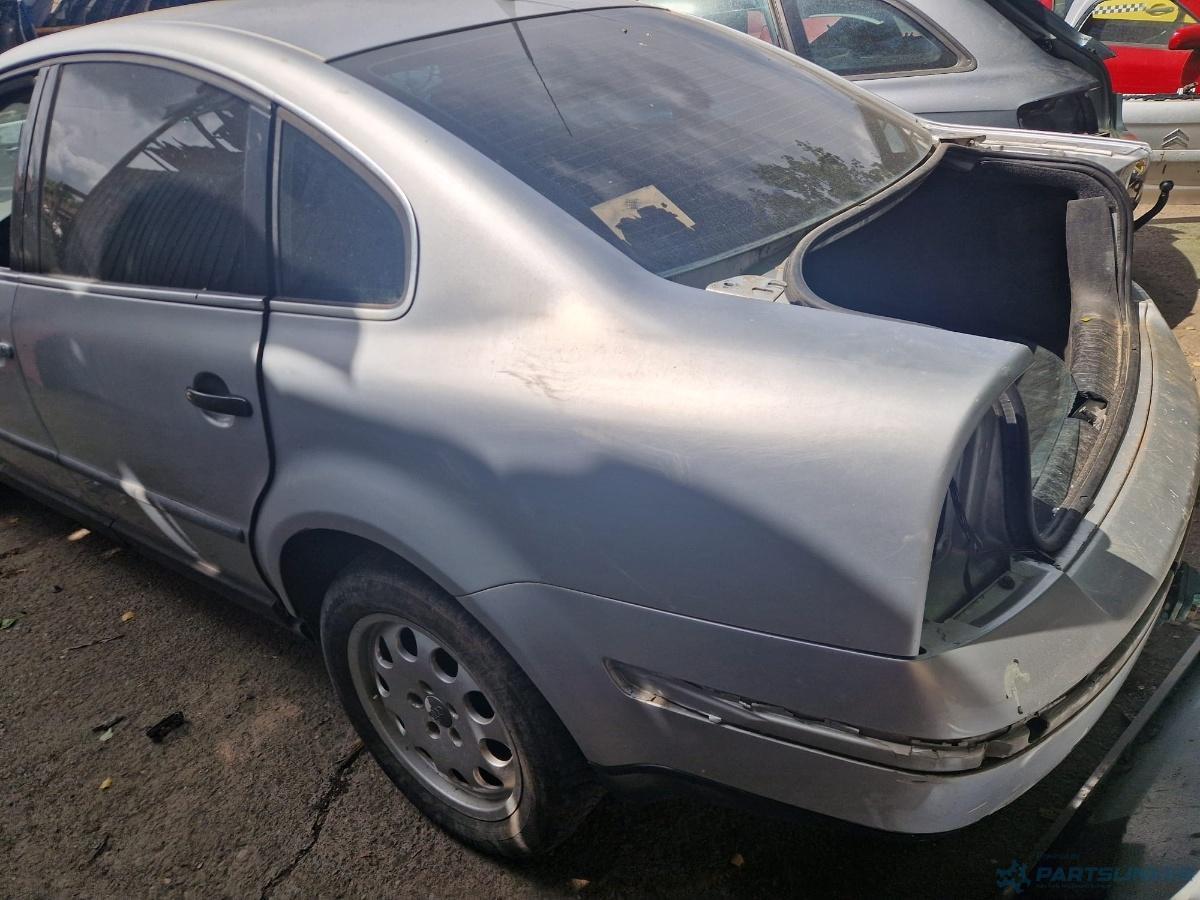 Dezmembrez VOLKSWAGEN PASSAT (3B3) [ 2000 - 2005 ] TDI (AVB) 74KW|101HP