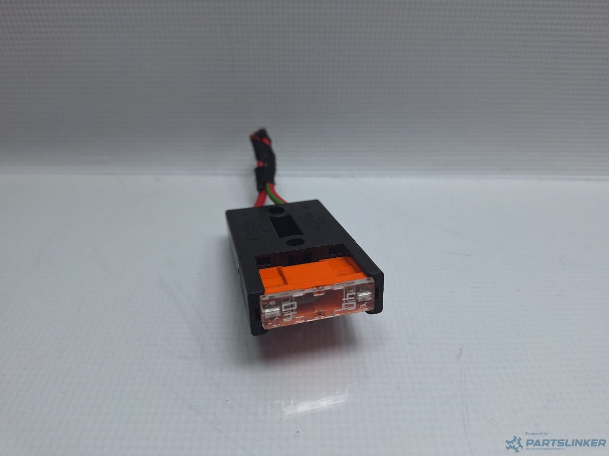 Siguranta 40A instalatie electrica cu soclu AUDI A6/S6 III Saloon (4F2, C6) [ 2004 - 2011 ] TDI (CAHA) 125KW|170HP 8A0937530