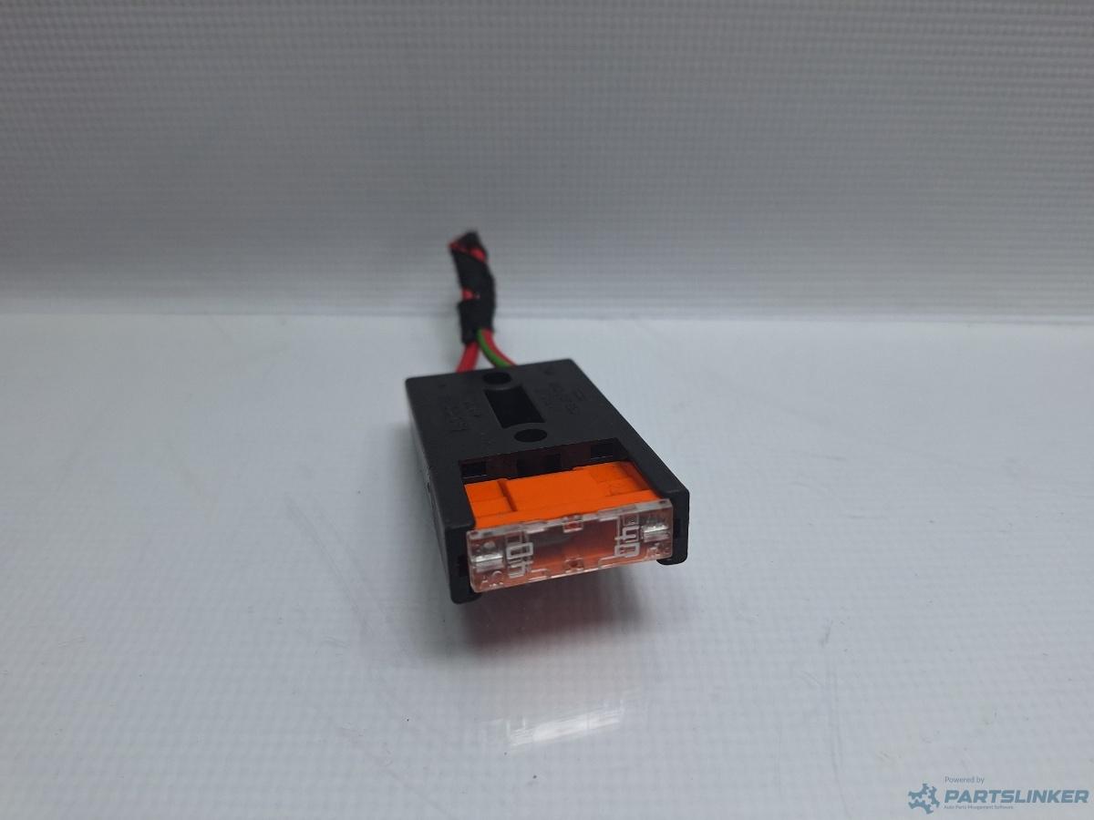 Siguranta 40A instalatie electrica cu soclu AUDI A6/S6 III Saloon (4F2, C6) [ 2004 - 2011 ] OEM 8A0937530