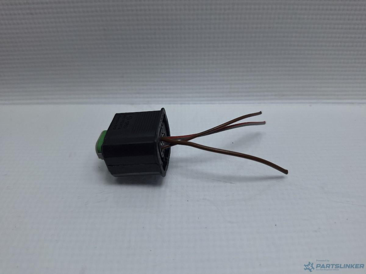 Mufa conector senzor calitate aer AUDI A6/S6 III Saloon (4F2, C6) [ 2004 - 2011 ] OEM 4B0972883A