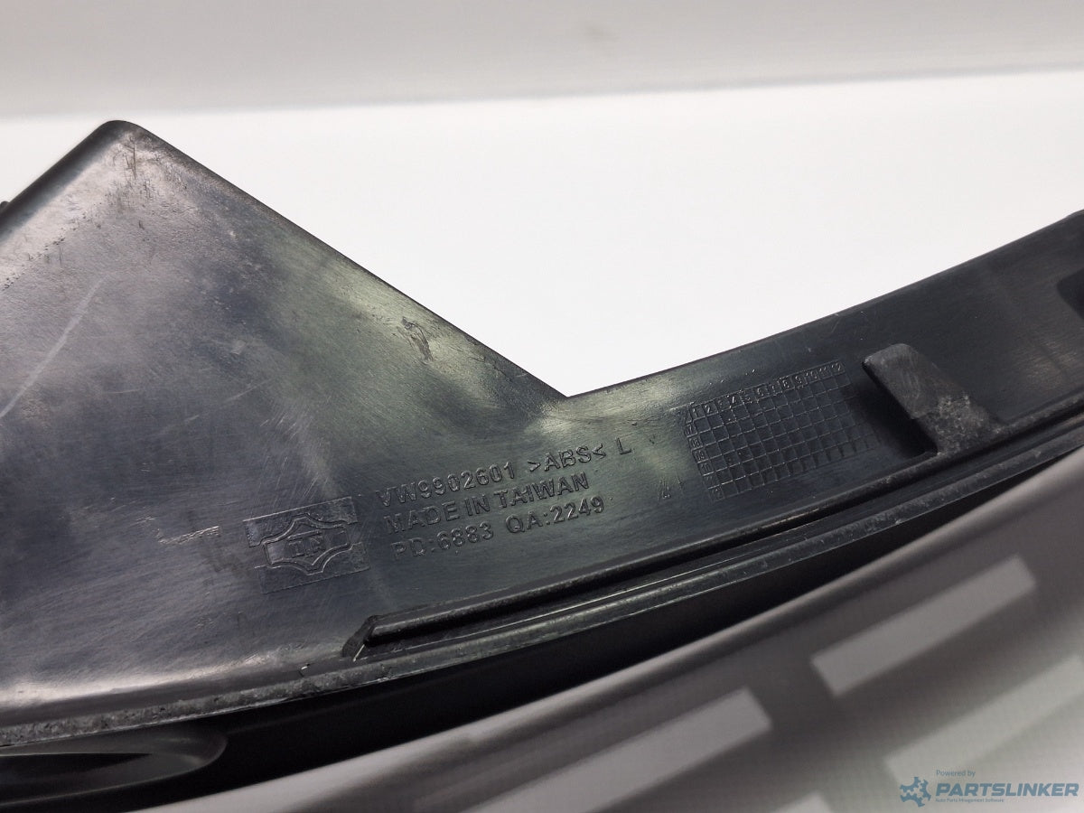 Grila proiector Stanga VOLKSWAGEN PASSAT (3C2) [ 2005 - 2010 ] TDI (BMP) 103KW|140HP OTN VW9902601