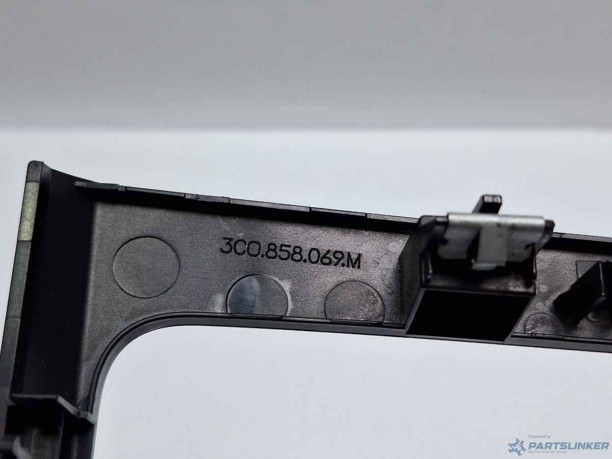Rama casetofon VOLKSWAGEN PASSAT (3C2) [ 2005 - 2010 ] TDI (BMP) 103KW|140HP 3C0858069M