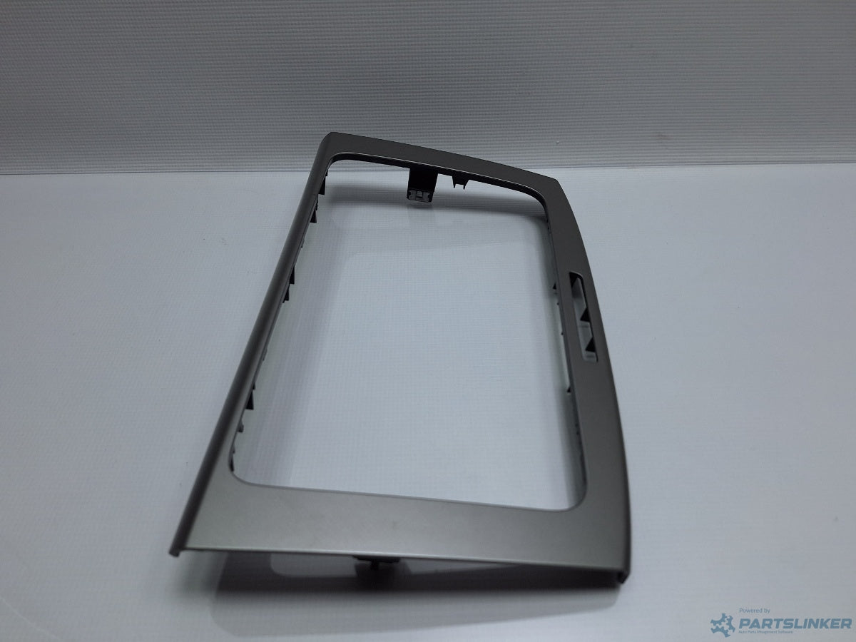 Rama casetofon VOLKSWAGEN PASSAT (3C2) [ 2005 - 2010 ] TDI (BMP) 103KW|140HP 3C0858069M