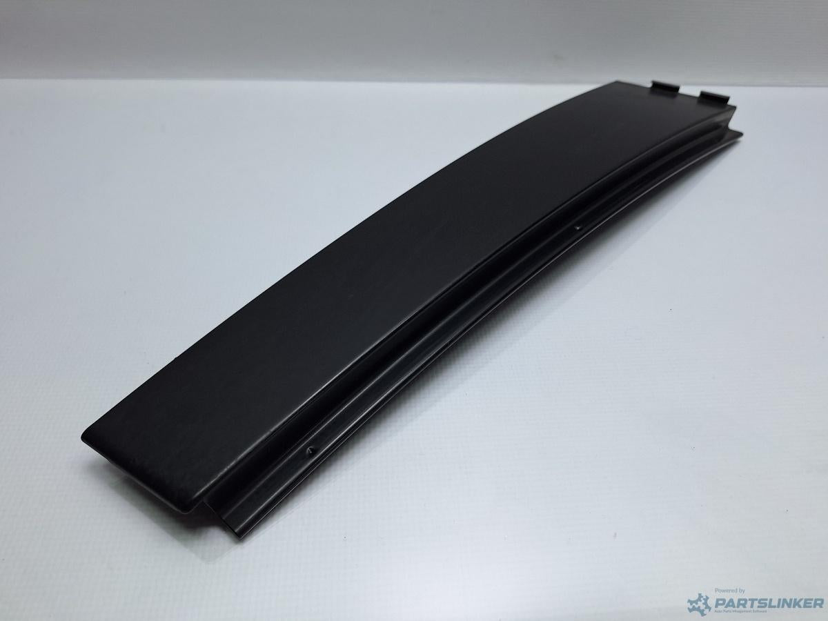 Ornament usa stanga spate VOLKSWAGEN PASSAT (3C2) [ 2005 - 2010 ] TDI (BMP) 103KW|140HP OEM 3C0839901