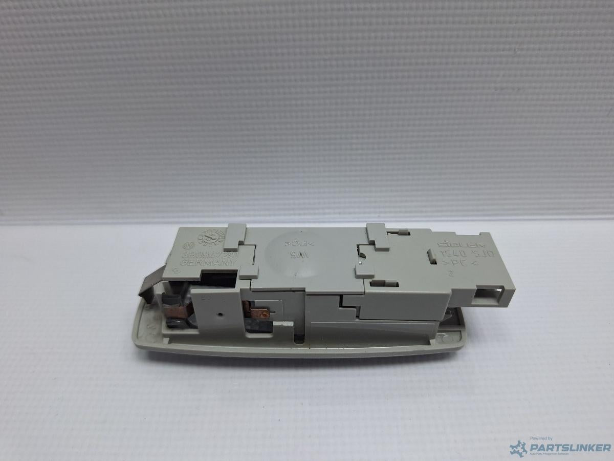 Lampa plafon VOLKSWAGEN GOLF IV Variant (1J5) [ 1999 - 2006 ] TDI (ATD, AXR) 74KW|101HP OEM 3B0947291