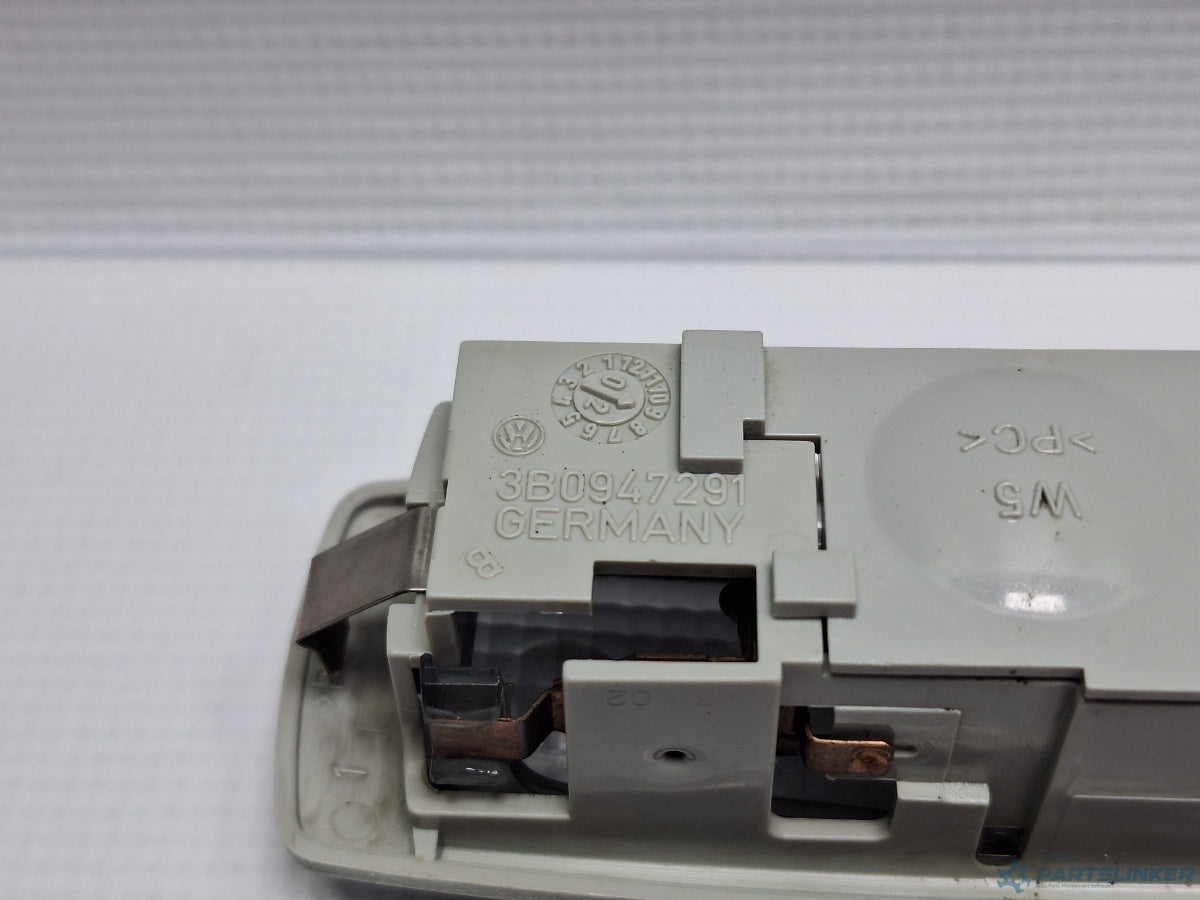 Lampa plafon VOLKSWAGEN GOLF IV Variant (1J5) [ 1999 - 2006 ] TDI (ATD, AXR) 74KW|101HP 3B0947291